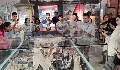 Иностранные студенты 1 курса посетили музей "Арсенал"