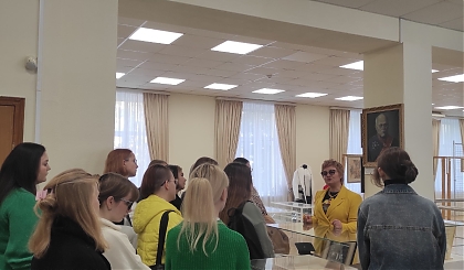 Первокурсники-издатели посетили Музей истории ВГУ